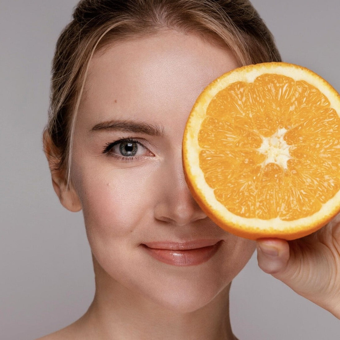MANCHAS EN LA PIEL: CÓMO NEUTRALIZAR Y PROTEGER EL TONO CON COSMÉTICA BIOTECNOLÓGICA